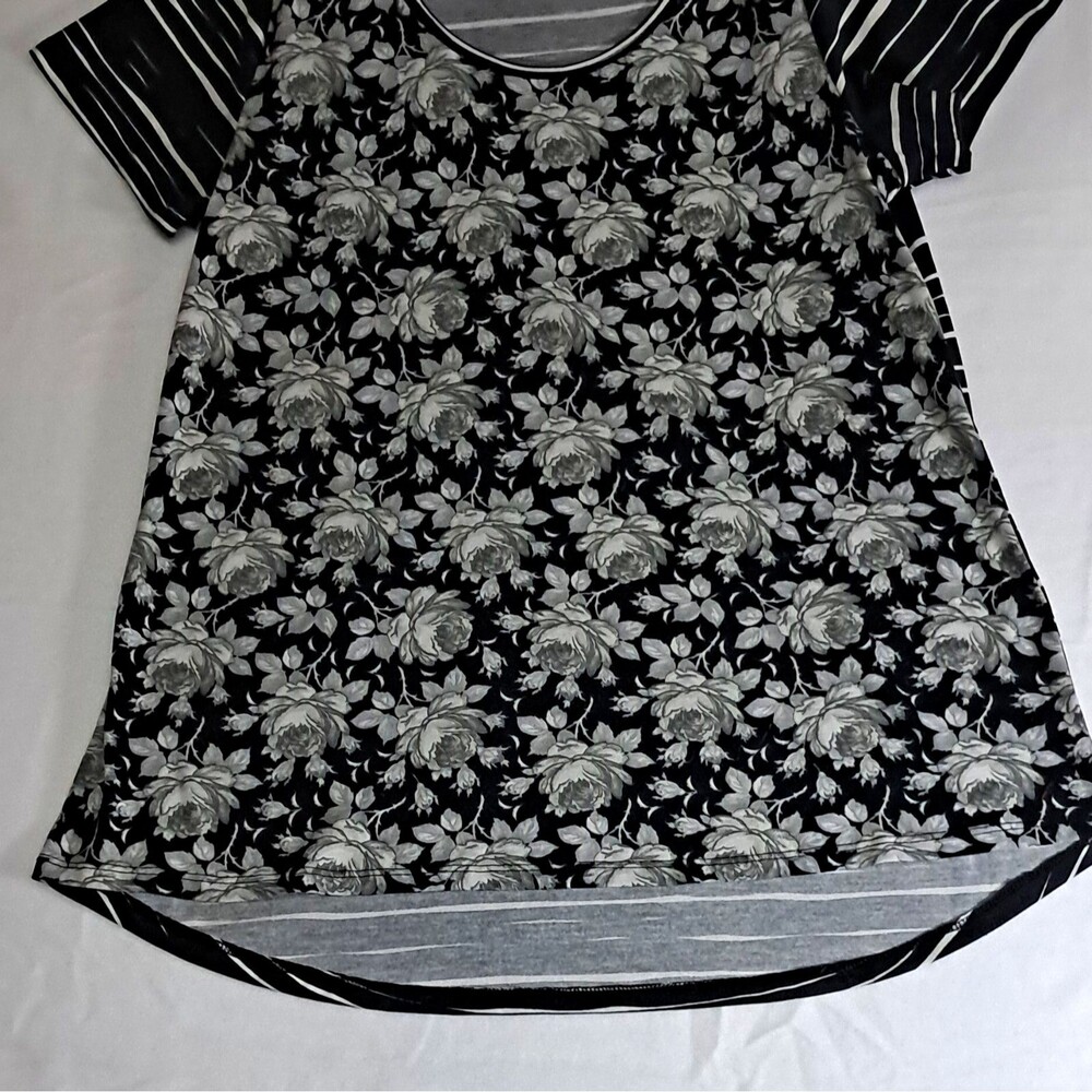 LuLaRoe Women’s M Black/Gray/White Floral Striped Round Neck Tunic T-Shirt